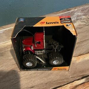 Love’s 1/43 Scale Diecast Lonestar International Big Tire Truck With Suspension